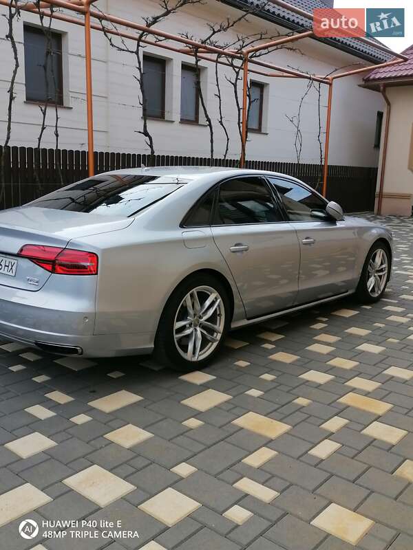 Седан Audi A8 2015 в Иршаве