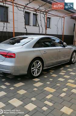 Седан Audi A8 2015 в Иршаве