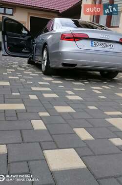 Седан Audi A8 2015 в 