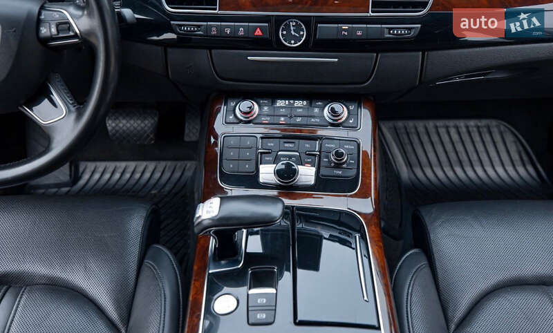 Седан Audi A8 2012 в Луцке