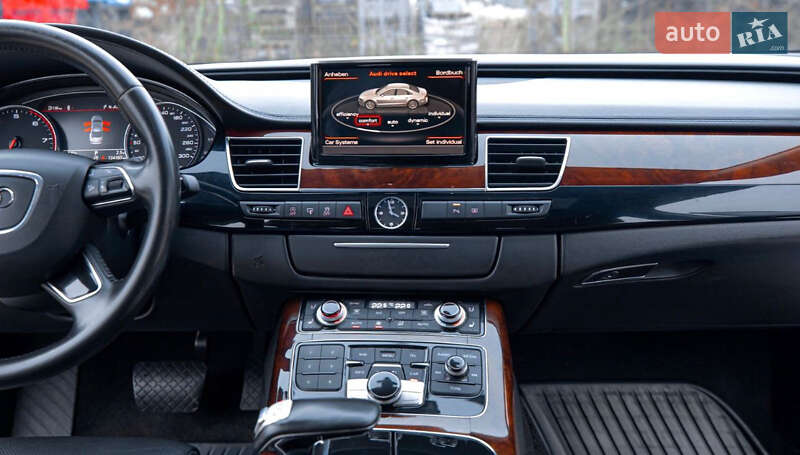 Седан Audi A8 2012 в Луцке