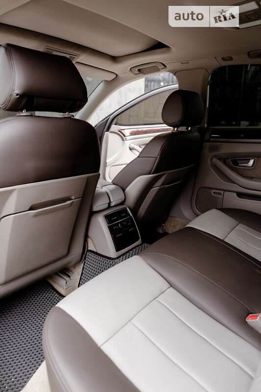 Седан Audi A8 2003 в Ужгороде