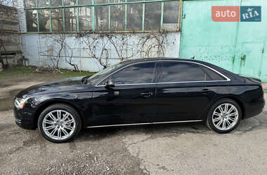 Седан Audi A8 2013 в Одесі