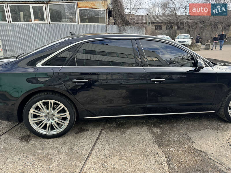 Седан Audi A8 2013 в Одессе