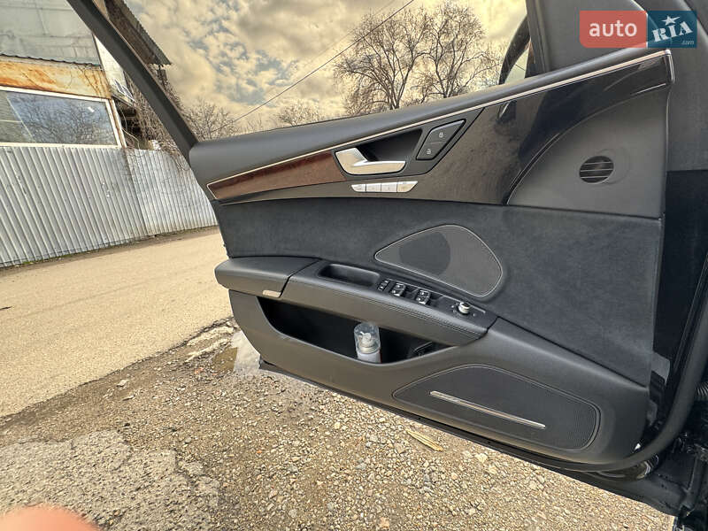 Седан Audi A8 2013 в Одессе