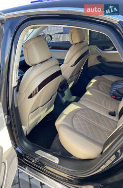 Седан Audi A8 2010 в Ужгороде