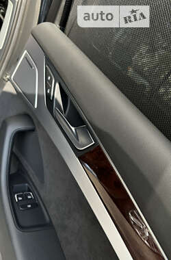 Седан Audi A8 2012 в Горішніх Плавнях