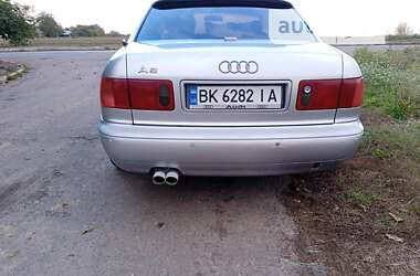 Седан Audi A8 1997 в Ровно