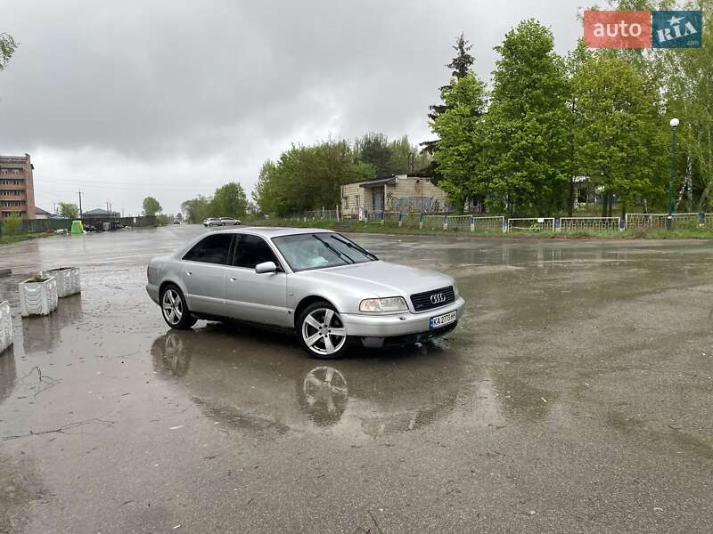 Седан Audi A8 1996 в Киеве