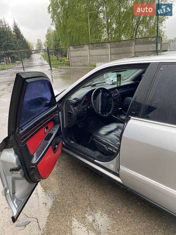 Седан Audi A8 1996 в Киеве