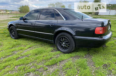 Седан Audi A8 1998 в Ржищеве