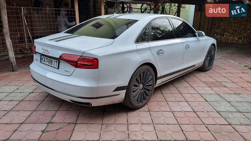 Седан Audi A8 2015 в Чернігові