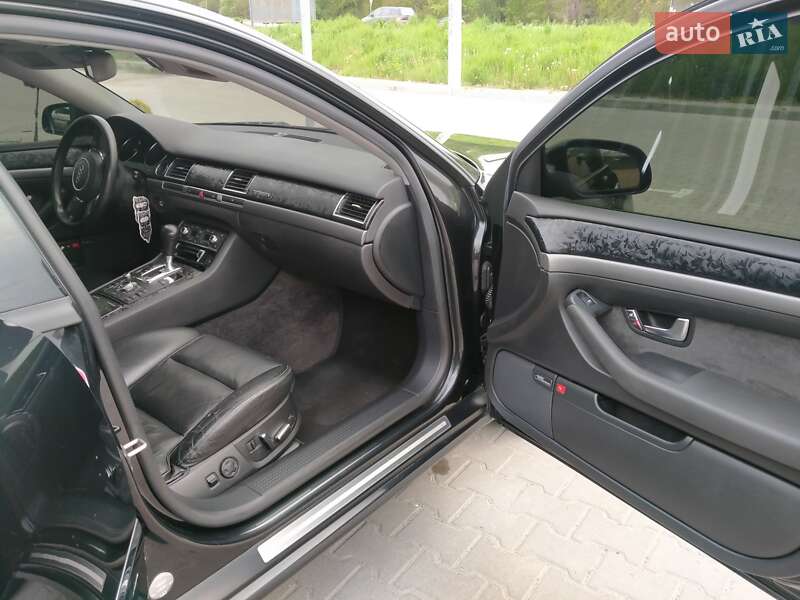 Седан Audi A8 2004 в Львові