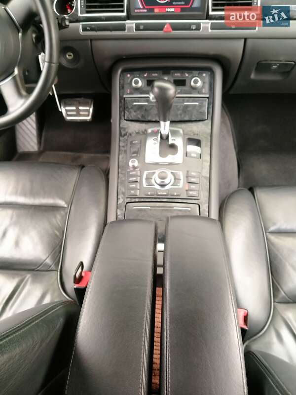 Седан Audi A8 2004 в Львові