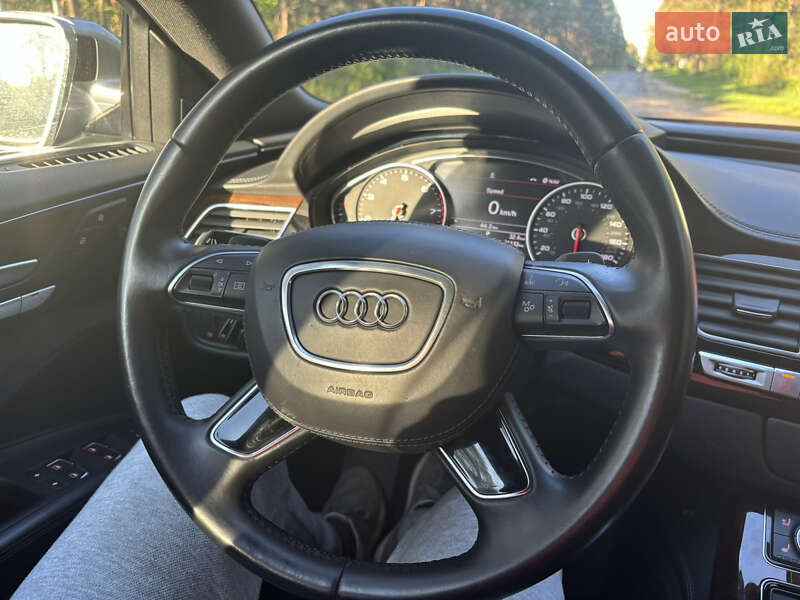 Седан Audi A8 2015 в Луцьку