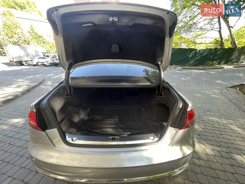 Седан Audi A8 2015 в Киеве