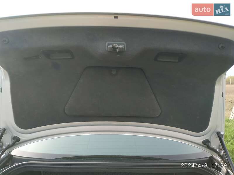 Седан Audi A8 2004 в Києві