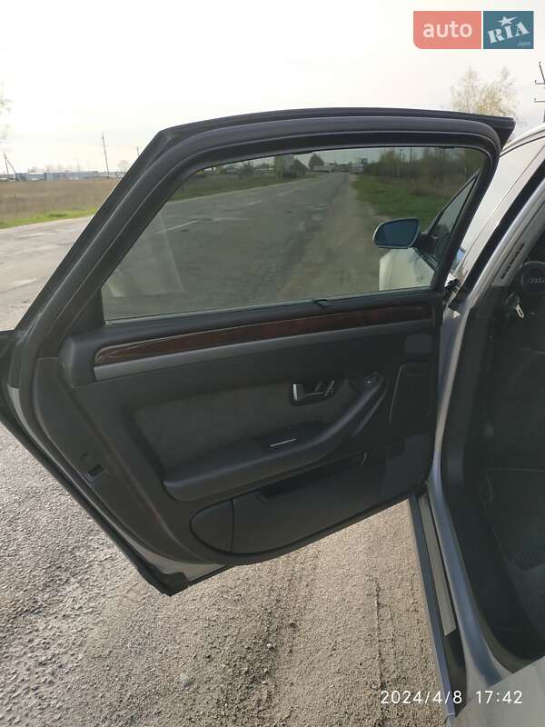 Седан Audi A8 2004 в Києві
