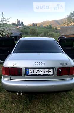 Седан Audi A8 2001 в Верховине