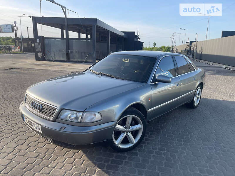Седан Audi A8 1996 в Львові