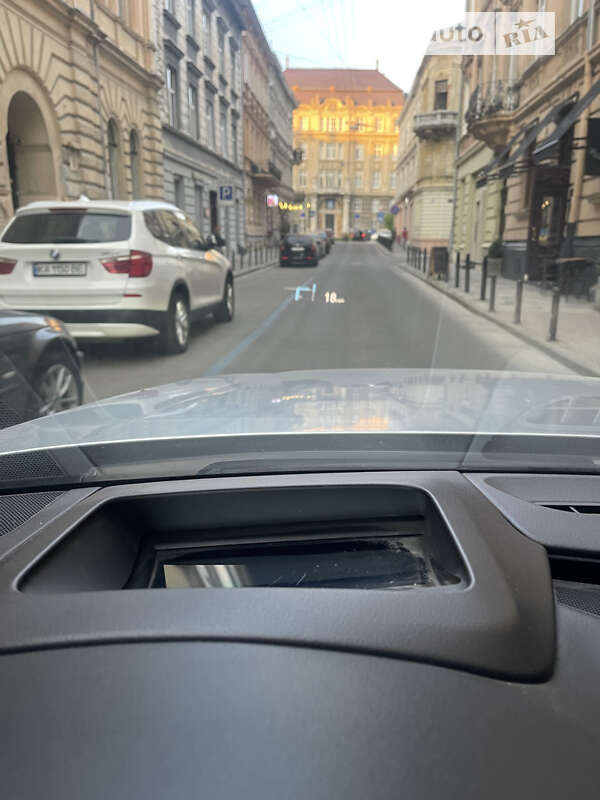 Седан Audi A8 2017 в Львове