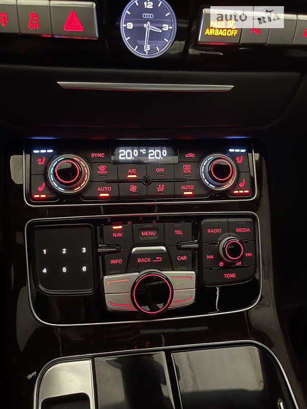 Седан Audi A8 2017 в Львове