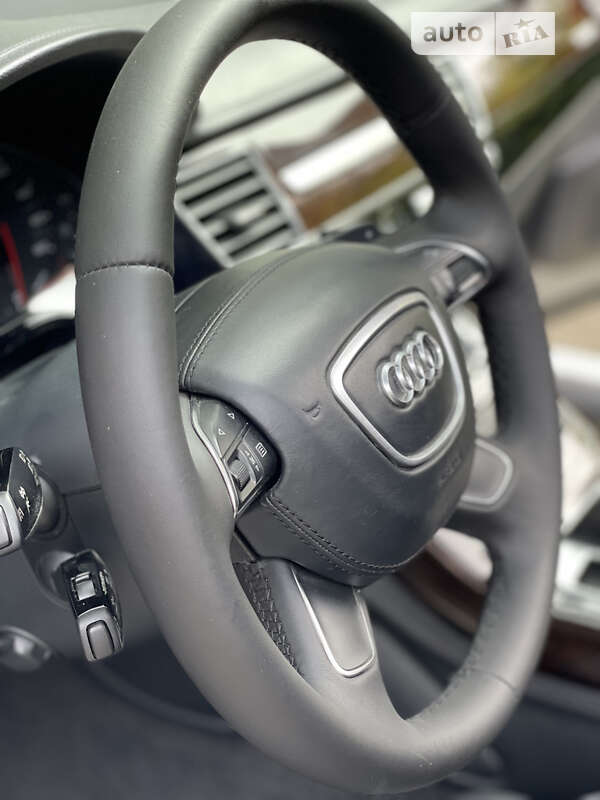 Седан Audi A8 2017 в Львове