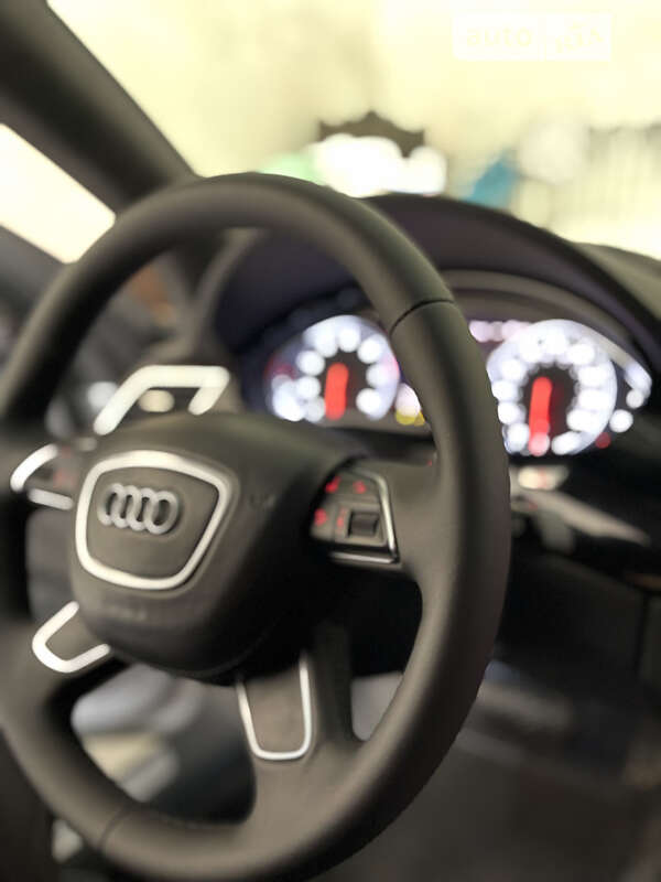 Седан Audi A8 2017 в Львове