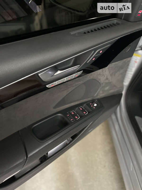 Седан Audi A8 2017 в Львове