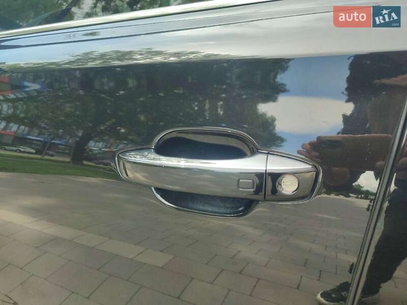 Седан Audi A8 2013 в Ужгороде