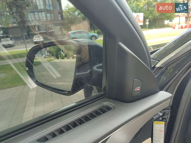Седан Audi A8 2013 в Ужгороде