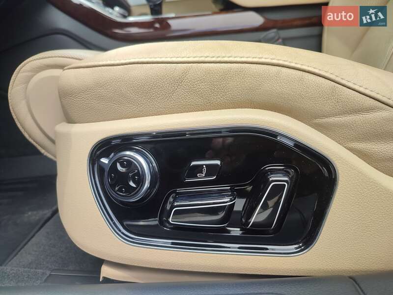 Седан Audi A8 2013 в Ужгороде