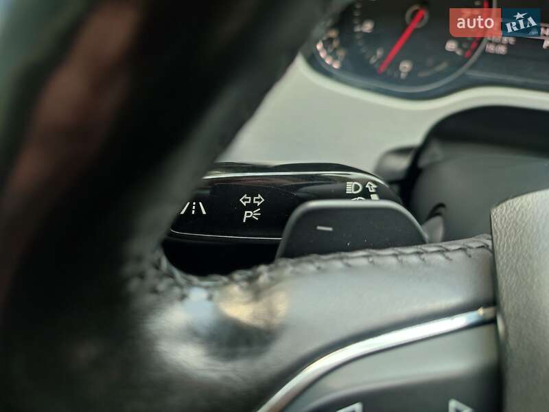 Седан Audi A8 2013 в Ужгороде