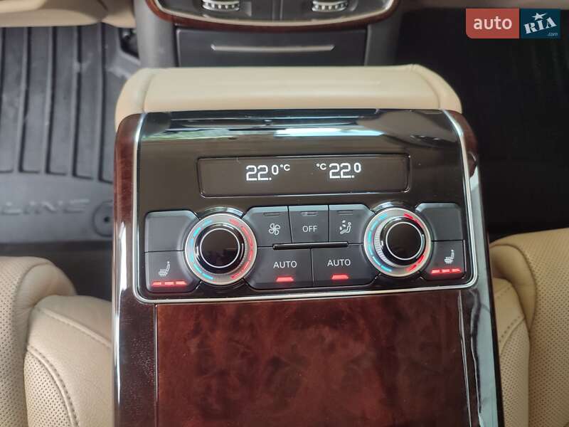 Седан Audi A8 2013 в Ужгороде