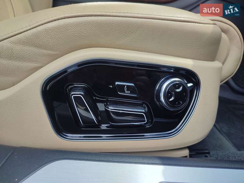 Седан Audi A8 2013 в Ужгороде