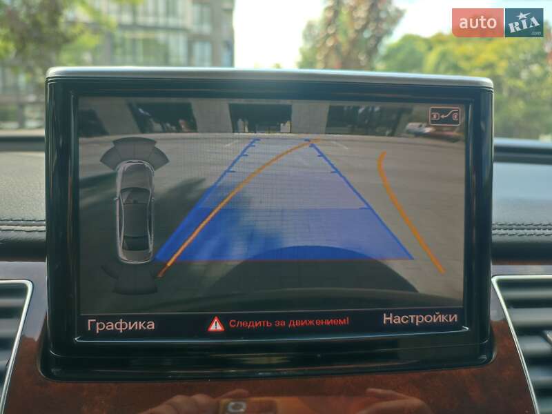 Седан Audi A8 2013 в Ужгороде