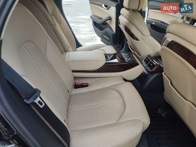 Седан Audi A8 2013 в Ужгороде