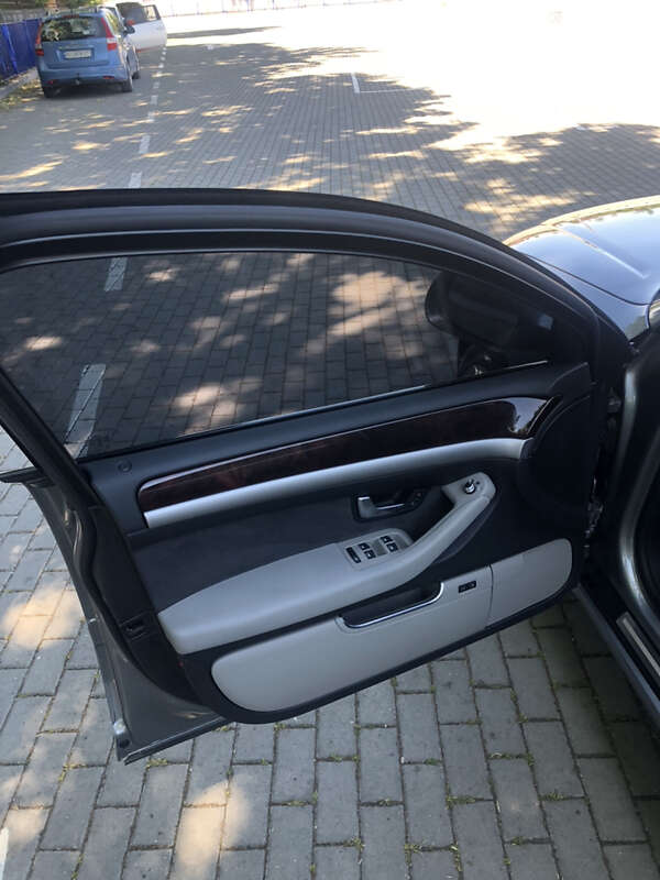 Седан Audi A8 2009 в Копичинці