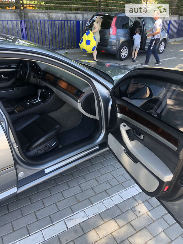 Седан Audi A8 2009 в Копичинці