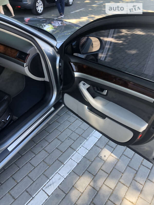 Седан Audi A8 2009 в Копичинці
