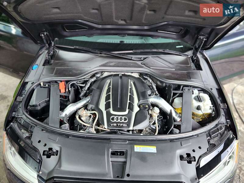 Седан Audi A8 2016 в Дніпрі