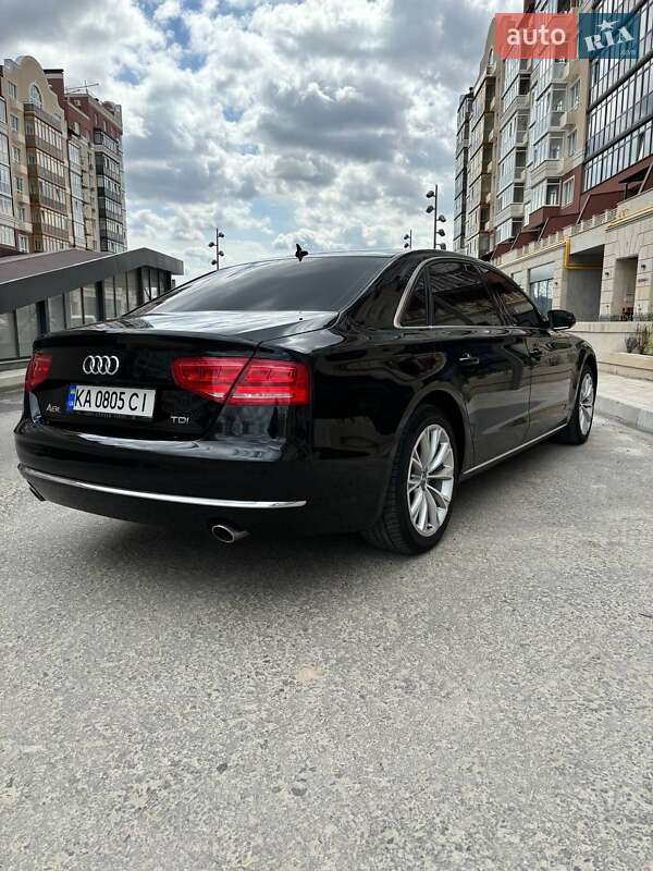Седан Audi A8 2011 в Умані