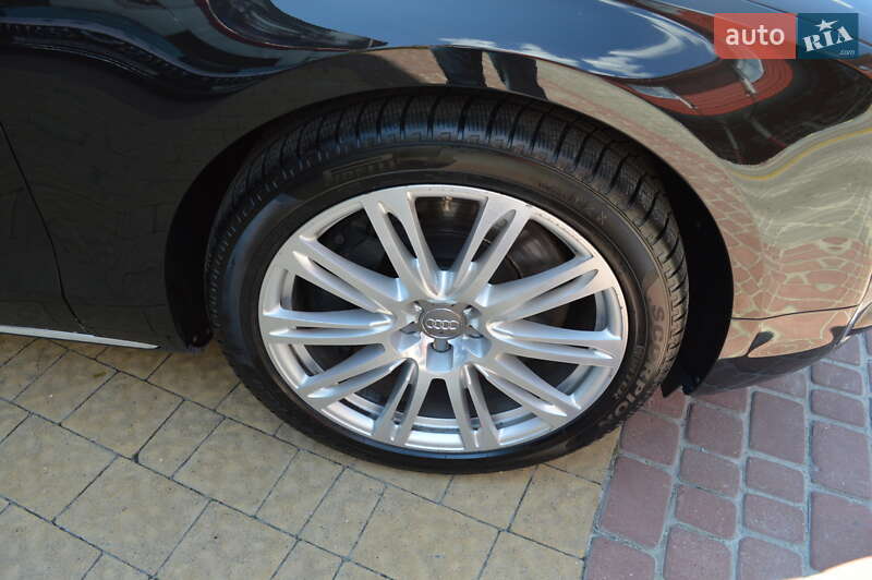 Седан Audi A8 2012 в Львове