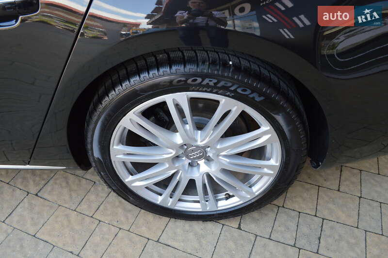 Седан Audi A8 2012 в Львове