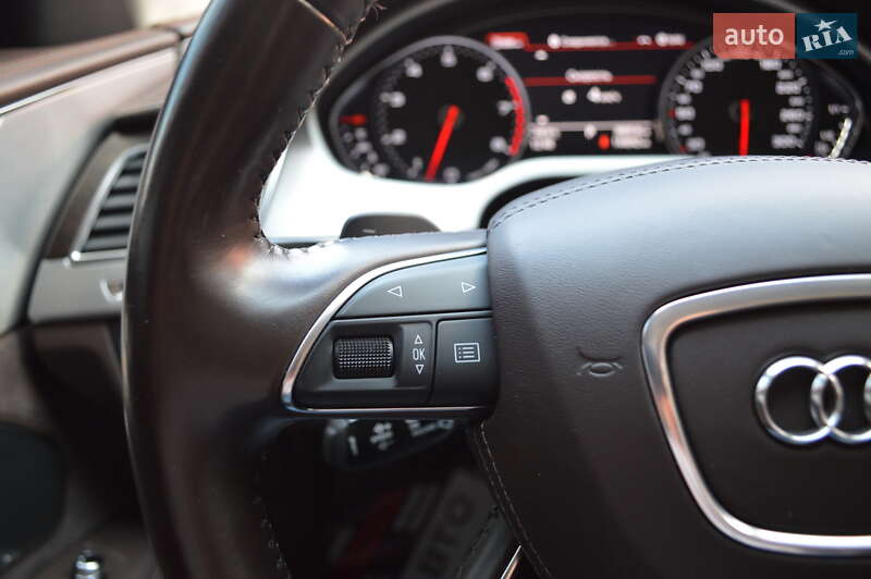 Седан Audi A8 2012 в Львове