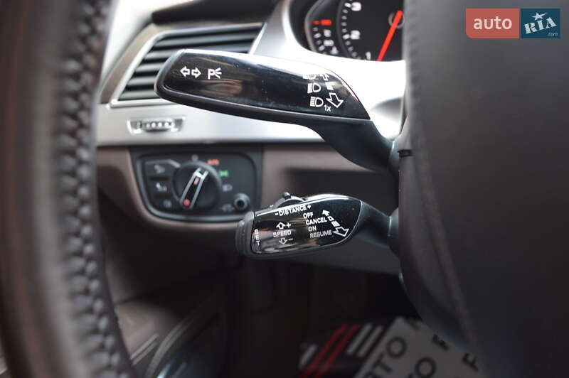 Седан Audi A8 2012 в Львове