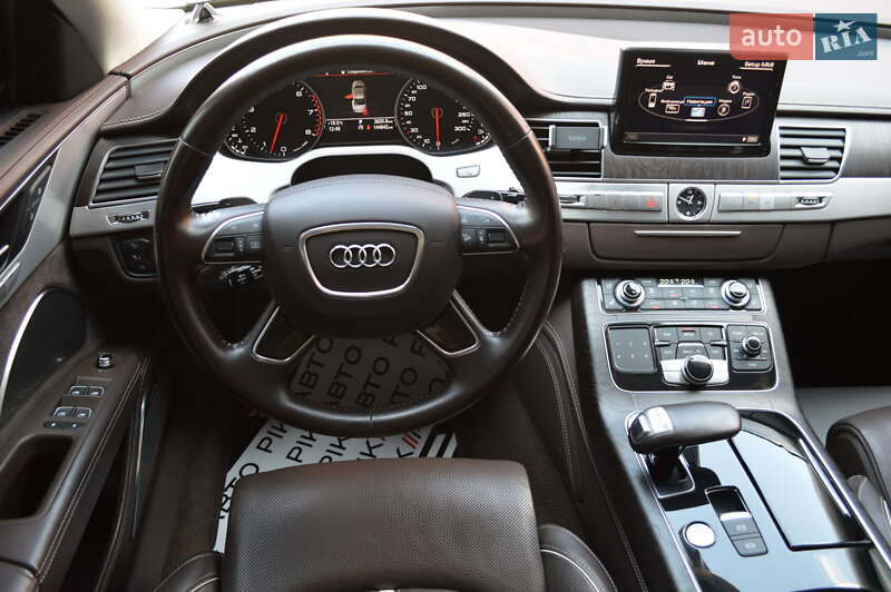 Седан Audi A8 2012 в Львове