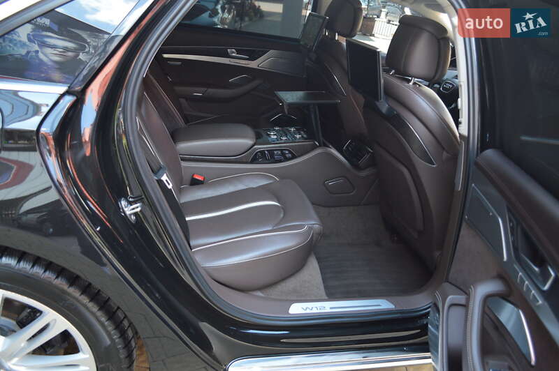 Седан Audi A8 2012 в Львове