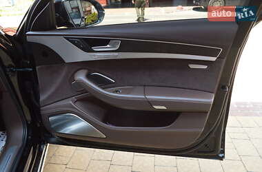 Седан Audi A8 2012 в 