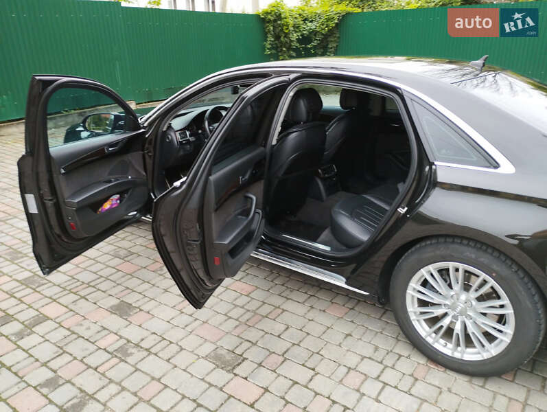 Седан Audi A8 2017 в Залещиках